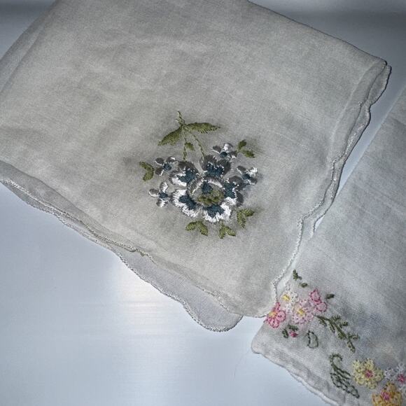 Lot of 4 Embroidered Hankies 1 Blue Butterfly Fatto A Mano Venezia Cotton Yellow - Picture 3 of 6